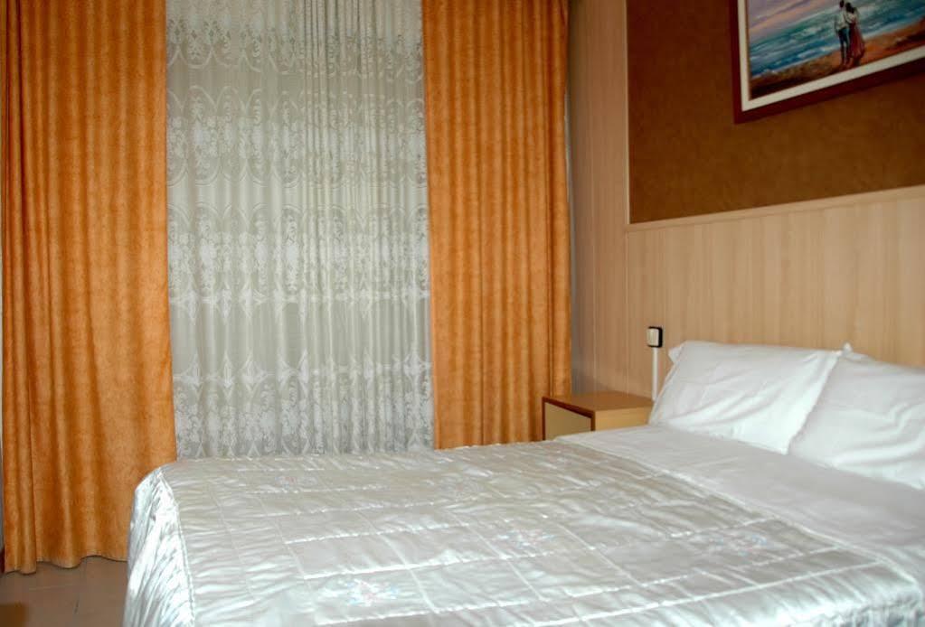 Pension Venecia Salou Ngoại thất bức ảnh